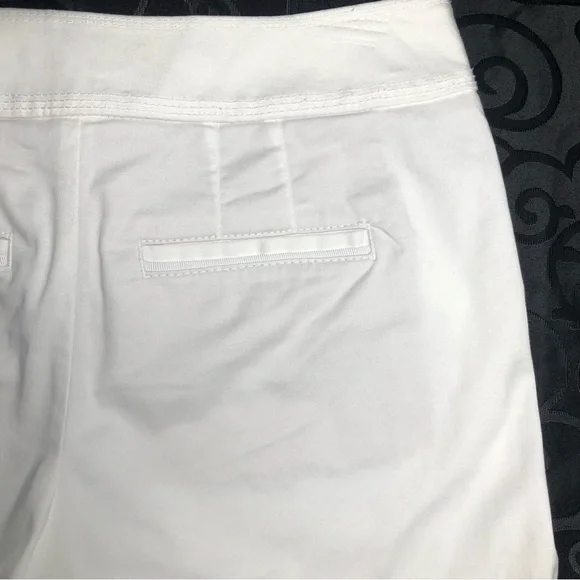 White House Black Market (WHBM) White Sailor 5” Shorts - Picture 6 of 9